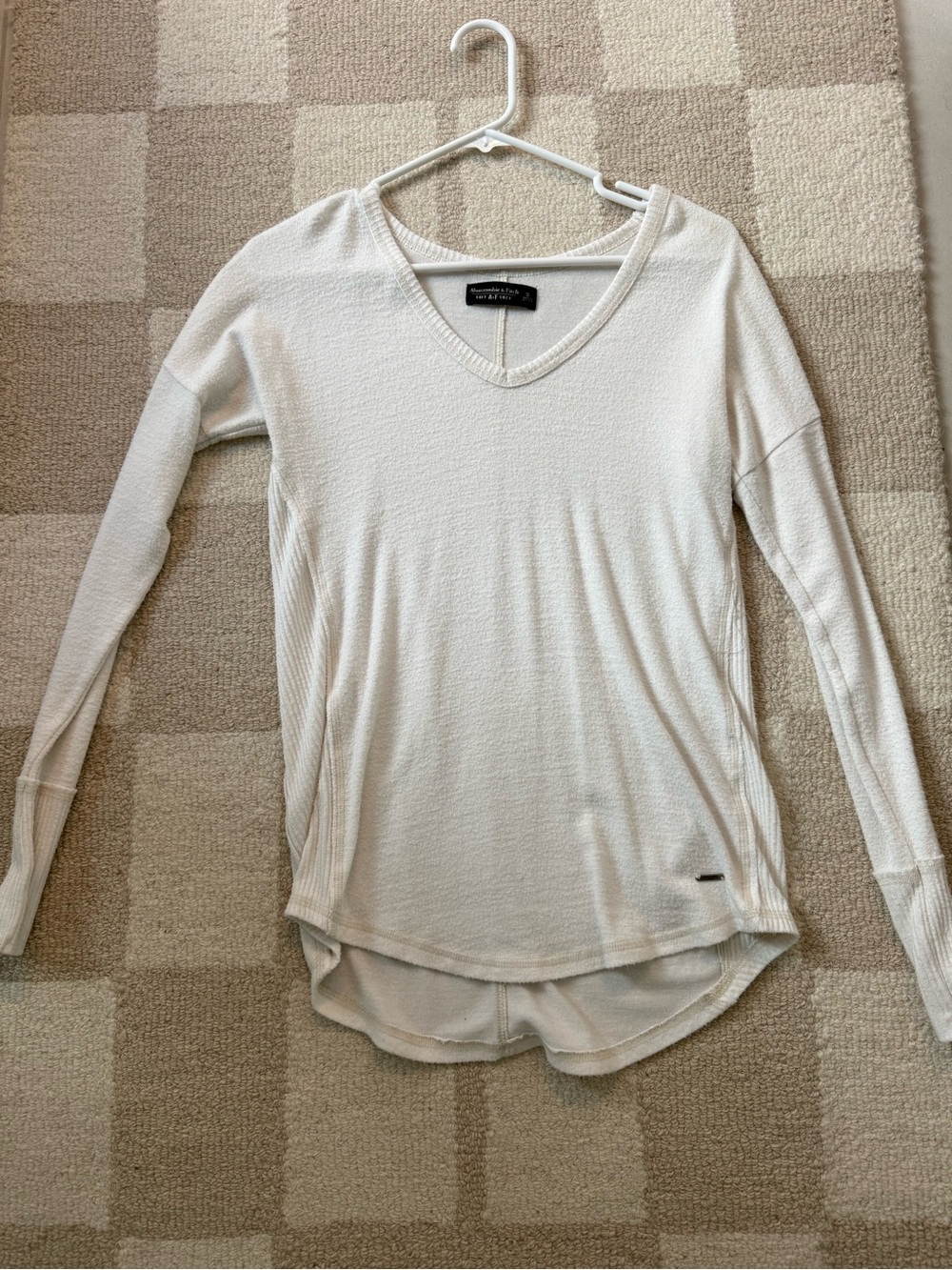 Abercrombie & Fitch White V-Neck Long Sleeve Split-Hem Top